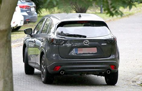 Mazda підправить зовнішність кросовера CX-5. Компанія Mazda вивела на дорожні випробування рестайлінговий кросовер CX-5,