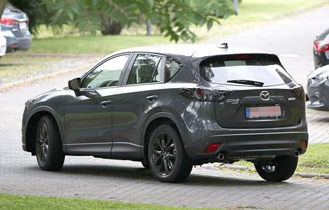 Mazda підправить зовнішність кросовера CX-5. Компанія Mazda вивела на дорожні випробування рестайлінговий кросовер CX-5,
