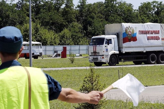 МЗС Росії "натякає", що вантажівки з "гумпомощью" можуть вибухнути по дорозі. Міністерство Закордонних справ Російської Федерації розповсюдило заяву, в якій відкрито звинувачує український добровольчий батальйон "Айдар" у підготовці теракту.