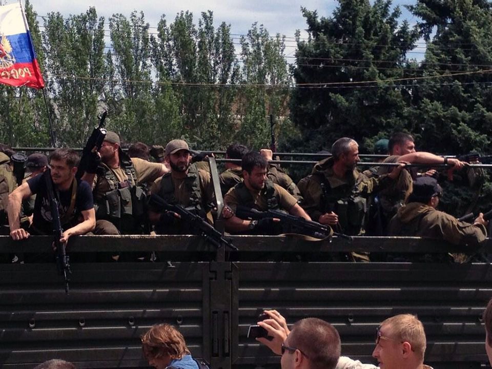 Чеченські бойовики і найманці біжать з Луганська, Єнакієво і Горлівки. Через активний наступ сил АТО бойовики почали тікати з Луганська. Про це повідомив у п'ятницю спікер РНБО Андрій Лисенко.
