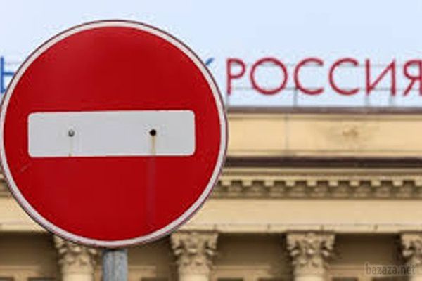 Уряд Росії заборонив імпорт одягу. У перелік товарів, на які буде поширюватися заборона на ввезення потрапили тканини, верхній одяг, спецодяг, натільна білизна, а також одяг зі шкіри та хутра.