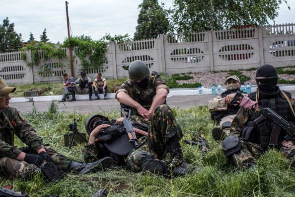 РНБО: Більшість бойовиків покине Донеччину в найближчі дні. Луганські терористи вже знімають свої прапори з адмінбудівель в обласному центрі