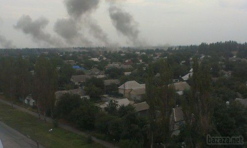 Артобстріл Харцизька (фото, відео). Близько 16:00 почався обстріл міста Харцизька, імовірно з мінометів. 