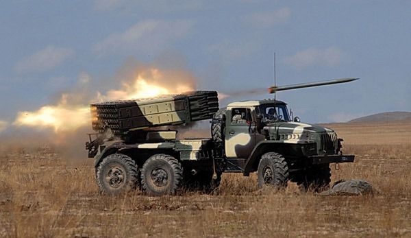 Бойовики розстріляли Градами колону біженців. В результаті обстрілу є велика кількість жертв