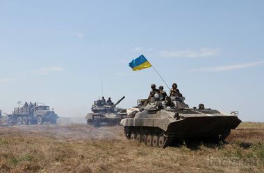 Події на Донбасі: Над Іловайськом піднято український прапор, бої тривають. Восени ЄС направить на Донбас додаткову допомогу- єврокомісар.