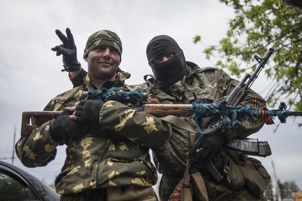 Під Антрацитом українська армія зіткнулася з бойовими частинами РФ і донськими козаками. Підрозділи Збройних сил України зіткнулися в Антрацитівському районі Луганської області з бойовими частинами армії Російської Федерації.