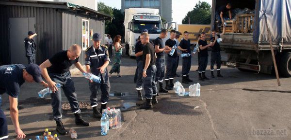 1200 тонн гуманітарної допомоги доставили рятувальники МНС для жителів східних регіонів. Фото