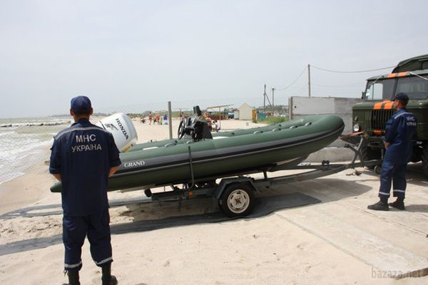 У Приморську "Банан" з дітьми віднесло у відкрите море