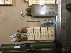 Зброю з Донбасу переправляють в Київ «Новою поштою» - МВС (фото+відео). В одному зі столичних відділень «Нової пошти» оперативники затримали чоловіка, який отримав посилку зі зброєю із зони бойових дій на сході України. 