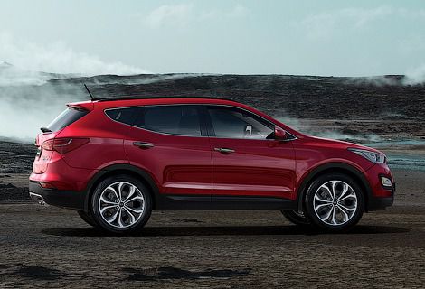 Hyundai Santa Fe отримав автоматично відкривний багажник. Компанія Hyundai почала на українському ринку продаж оновленого кросовера Santa Fe. 