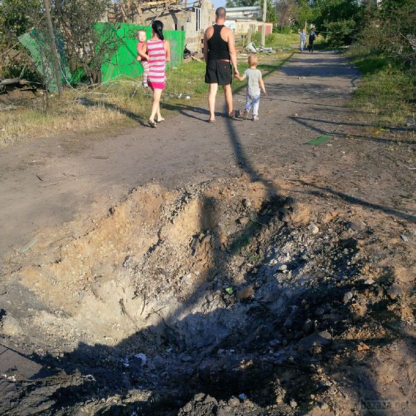 Обстановка в Луганській області (22.08.14). Вночі з 21 на 22 серпня терористи обстріляли Станицю. Сильно постраждала Стара Кондрашівка - близько 23.30 по вул. Щорса потрапили снаряди, загорівся будинок. 