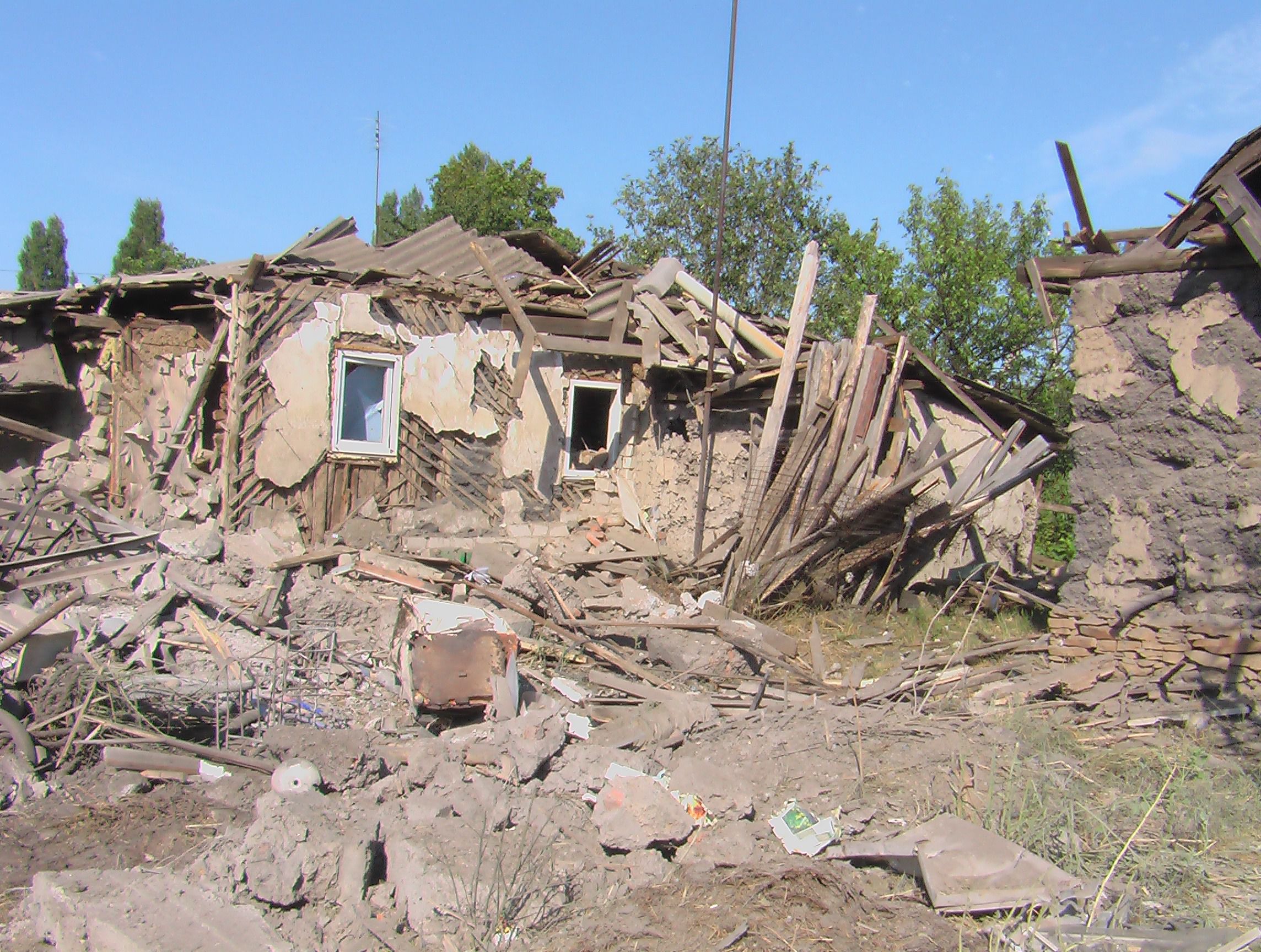 Обстановка в Луганській області (25.08.14). Терористи не залишають спроб повернути контроль над Станицею. Стрілянина не вщухає вже кілька днів. 
