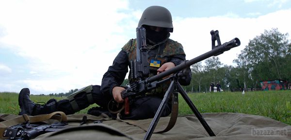 У Горлівці тривають бої. Станом на 9:00 чутні звуки пострілів відразу в декількох районах міста, повідомляє видання.