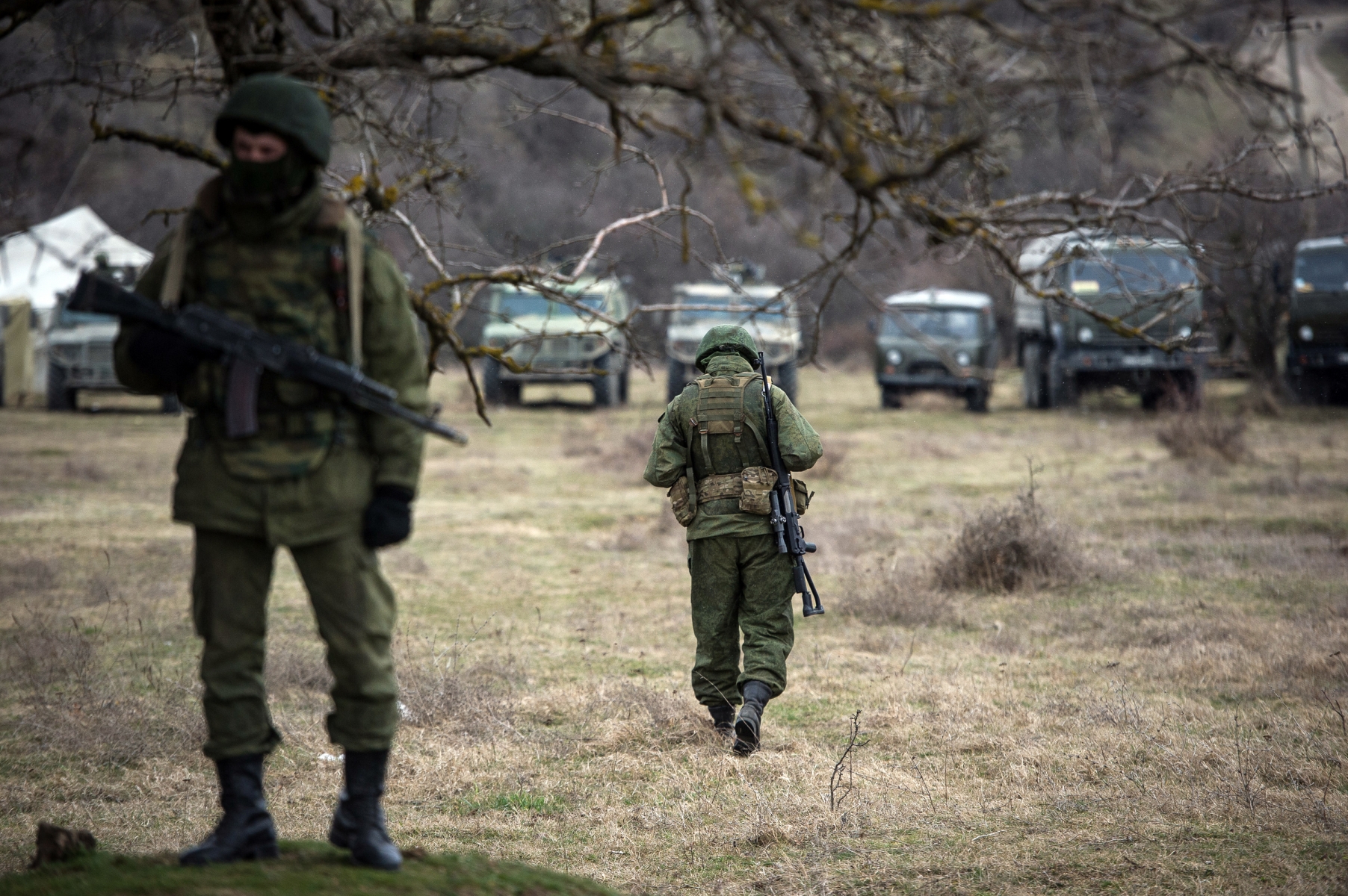 На Сході України помічені непізнані військові, - очевидці. У селах східної України почали з'являтися важко озброєні військові без розпізнавальних знаків з російською доганою.
