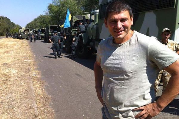 В Маріуполь зайшла потужна колона бронетехніки української армії