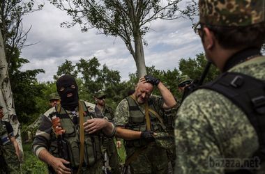 Ультиматум, висунутий бійцям АТО під Іловайськом, скасували. Комбат " Донбасу " Семен Семенченко заявив, що у нього є підстави вважати, що оточення добровольчих батальйонів є наслідком зради і некомпетентності в системі військового управління.