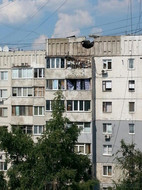 Луганськ зруйнований. Фото. Відео. 30.08.2014. Станом на 29 серпня в Луганську ніч і ранок пройшли відносно спокійно. Терористи ЛНР продовжують обстрілювати місто. 