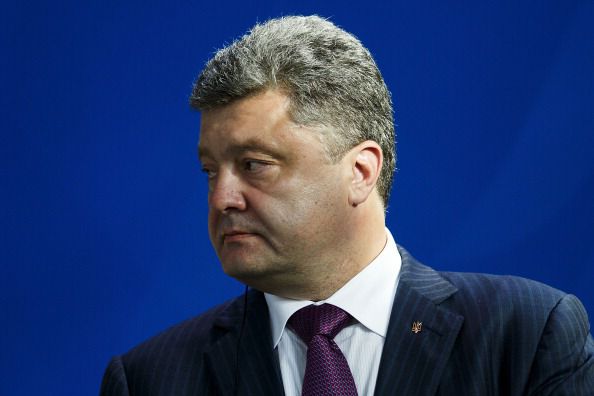 Порошенко: ЄС допоможе Україні зброєю, грошима і санкціями проти РФ. Абсолютна більшість країн-членів ЄС підтримала введення нових секторальних санкцій проти Росії та надання військово-технічної допомоги Україні.
