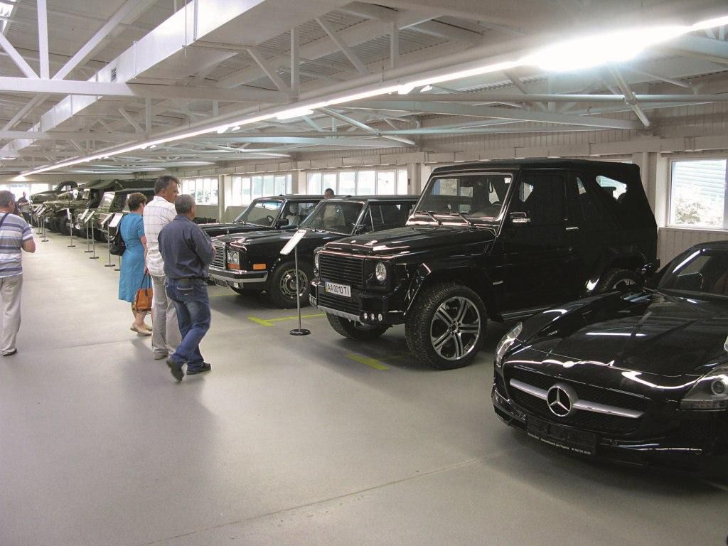 З вітерцем. Куди зникли автомобілі Януковича. Доля елітних автомобілів екс-президента після завершення подій Майдану