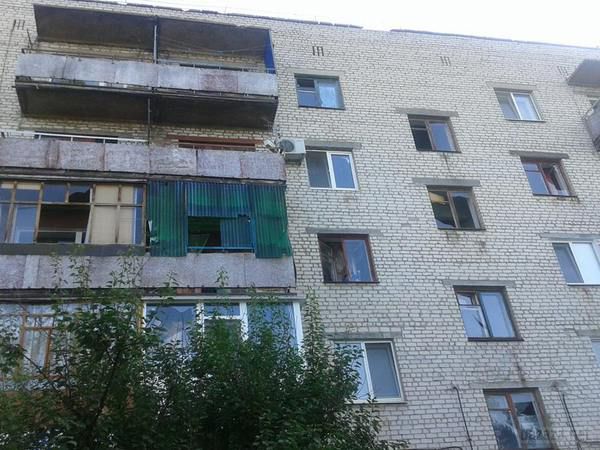 Обстріляний місто Щастя. Постраждали житлові будинки (фото). 3 серпня в 9:10 ранку піддався обстрілу місто Щастя, що входить до складу Жовтневого району Луганська.