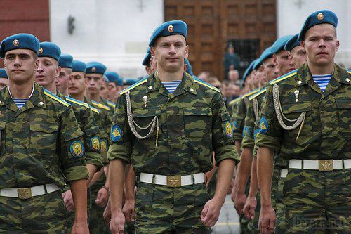 Росія готує солдатів в Маріуполь, вони відмовляються. Росія готується відправляти своїх солдатів до Маріуполя, але багато з них вже відмовляються.
