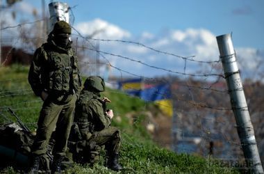 Росія намагається відтіснити українських прикордонників від лінії кордону. Росія продовжує обстрілювати українські прикордонні підрозділи в Донецькій і Луганській областях.