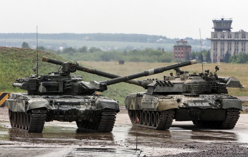 На Маріуполь рухається колонна російських танків. За інформацією від нашого джерела у ВСУ, до Маріуполю з боку Новоазовська підійшла колона з 20 російських танків. 