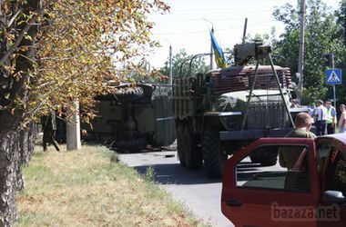 У Краматорську перекинулася українська бронемашина. На вулиці Кіма в Краматорську 4 вересня сталася дорожньо - транспортна пригода за участю української військової техніки.