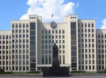 У Мінську представники України і самопроголошених ДНР і ЛНР підписали протокол про припинення вогню з 18.00 п'ятниці . Підписали протокол про припинення вогню на Донбасі з 18.00 п'ятниці.