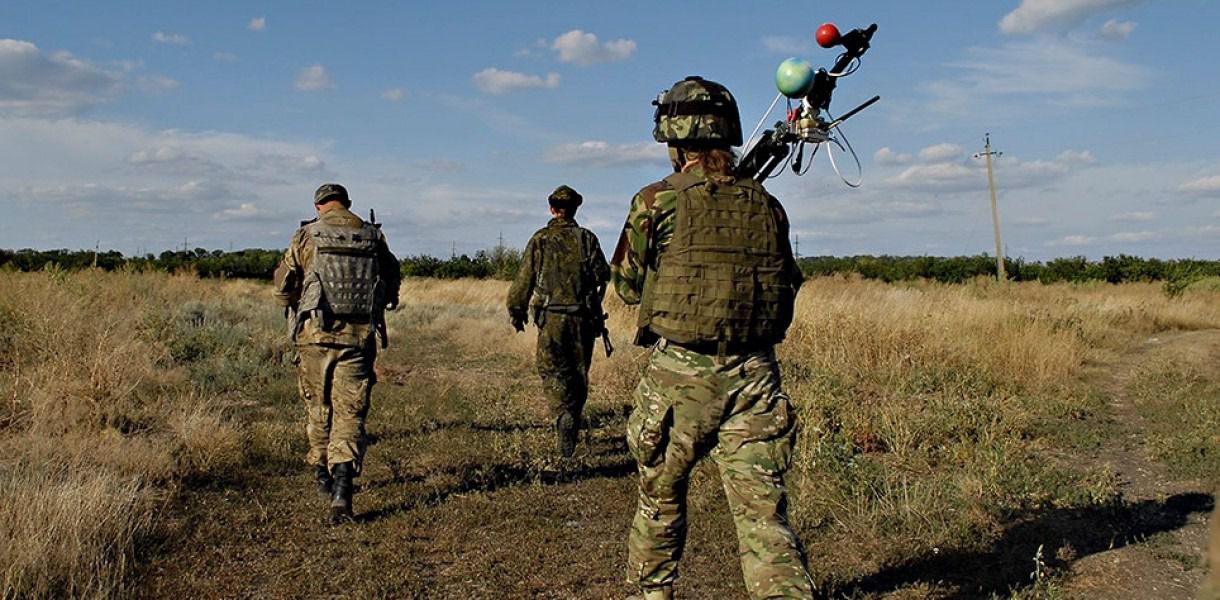 Нічия земля. Один день з життя розвідника в зоні АТО. Репортаж військового інженера Олександра Шульмана, який побував у розвідці поблизу селищ Металіст і Олександрівськ Луганської області