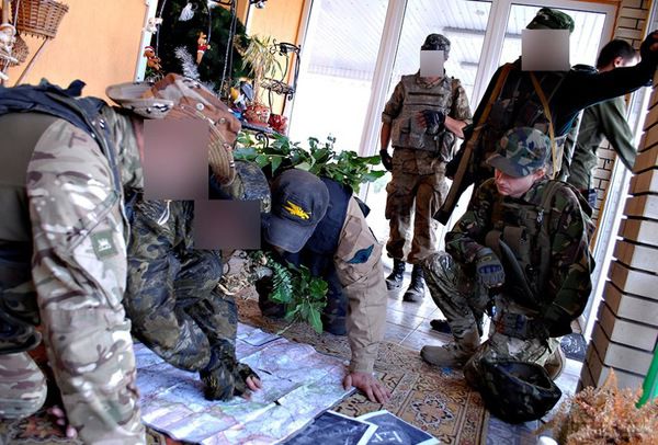 Нічия земля. Один день з життя розвідника в зоні АТО. Репортаж військового інженера Олександра Шульмана, який побував у розвідці поблизу селищ Металіст і Олександрівськ Луганської області