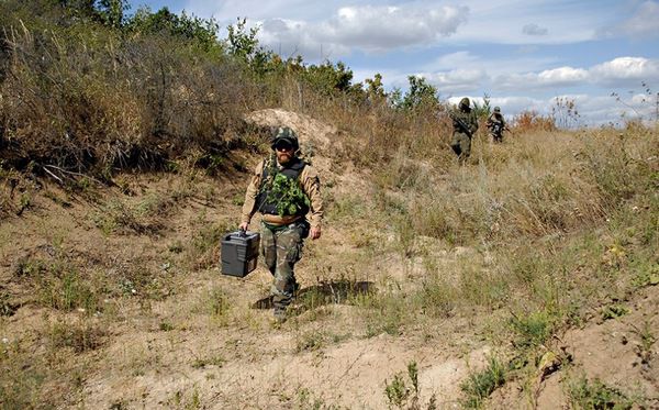 Нічия земля. Один день з життя розвідника в зоні АТО. Репортаж військового інженера Олександра Шульмана, який побував у розвідці поблизу селищ Металіст і Олександрівськ Луганської області