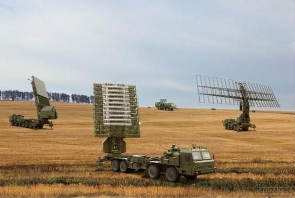 Росія розгортає свої ППО на території України - РНБО. Російські військові розгортають сучасну радіолокаційну станцію мобільного комплексу протиповітряної оборони, повідомляє РНБО.