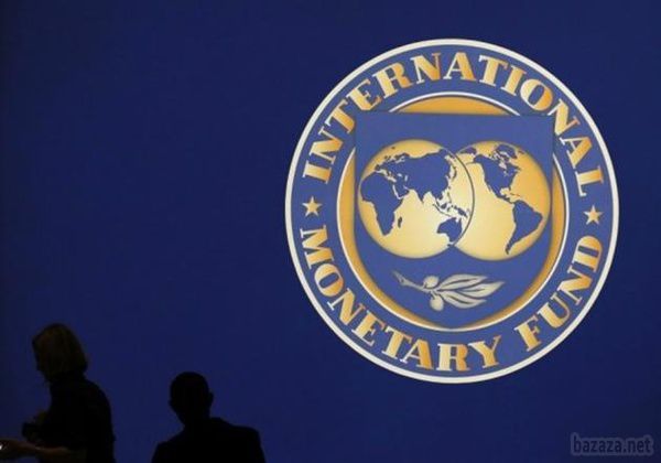 В Україну прийшли гроші МВФ. Але долару про це не повідомили.