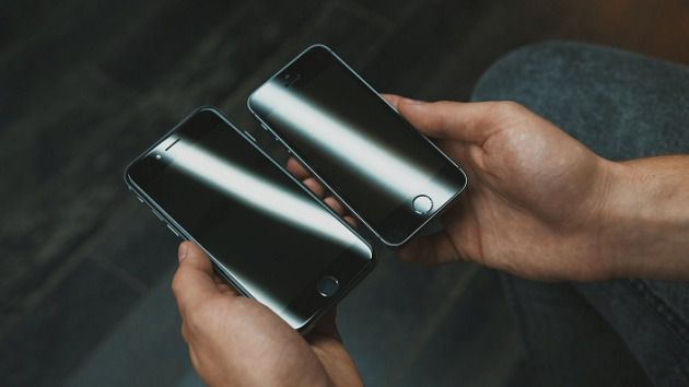 У мережі з'явився відео-огляд ще не презентованого IPhone 6.. Російськомовний блогер розмістив короткий відео-огляд нової моделі IPhone.