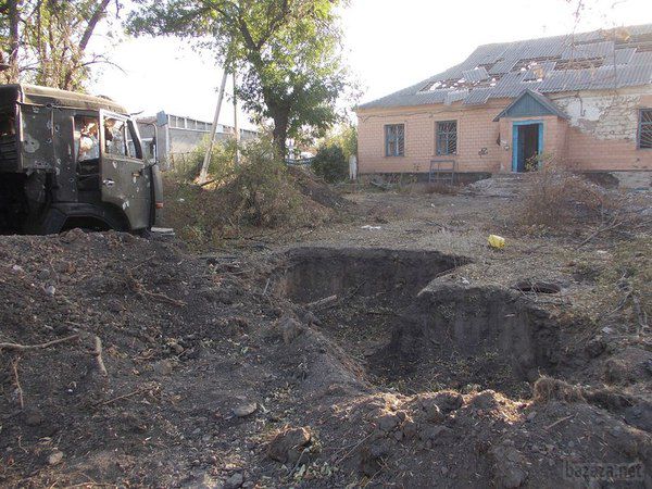 Обстановка в Луганській області (08.09.14). Підприємцям Красного Луча терористи заборонили возити продукти з Харкова. Один з місцевих працівників торгівлі, висловив припущення, що планується завезення російських товарів, як це відбувається в Свердловську. 