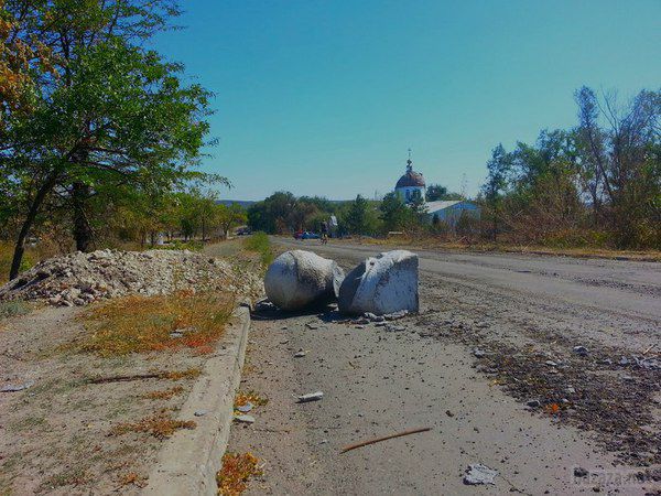 Обстановка в Луганській області (08.09.14). Підприємцям Красного Луча терористи заборонили возити продукти з Харкова. Один з місцевих працівників торгівлі, висловив припущення, що планується завезення російських товарів, як це відбувається в Свердловську. 