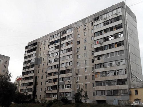 Луганськ зруйнований. Фото. 09.09.2014. Станом на ранок 8 вересня в Луганську спокійно. Ніч пройшла тихо. У місті зберігаються проблеми зі зв'язком, електроенергією, водою і продуктами.