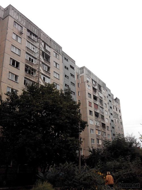 Луганськ зруйнований. Фото. 09.09.2014. Станом на ранок 8 вересня в Луганську спокійно. Ніч пройшла тихо. У місті зберігаються проблеми зі зв'язком, електроенергією, водою і продуктами.