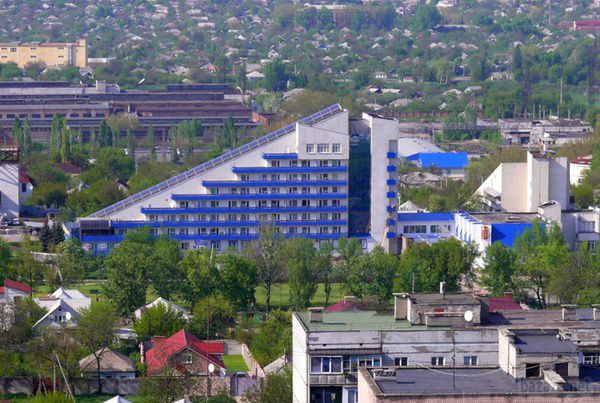 Обстановка в Луганську. День 54 (09.09.14). Ніч з 8 на 9 вересня в Луганську пройшла спокійно. Вранці в місті було тихо. За словами луганчанина, який побував у місті: «Місто бідне і голодне. Втомлене.»