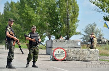 Харківські активісти їдуть на кордон з РФ рити окопи і рів. Після недавніх вибухів на залізничній станції “ Основа” та атаки на будівлю військкомату  з гранатомета харківські активісти, не чекаючи реалізації проекту “ Стіна” по зміцненню кордону з Росією, вирішили посилити кордон своїми силами.