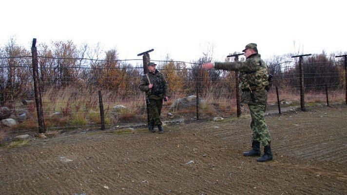 Донбас ізолюють і обнесуть інженерними спорудами. Третина території Донбасу отримає особливий статус, але в складі цілісної України. Про це заявив лідер партії «Блок Петра Порошенко», радник президента Юрій Луценко.