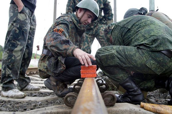 Сліпоглухонімий полковник КДБ. Здавалося б, фото, відео, супутникова зйомка російських військ в Україні, російської артилерії, що обстрілюють  наші війська, оприлюднена і відома всьому світу. Але - ні!