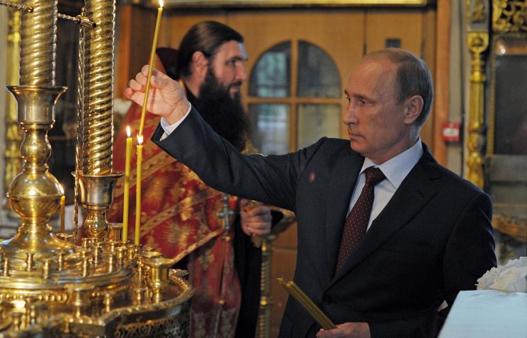 Путін поставив свічки за "захисників Новоросії" (відео). Володимир Путін вдруге згадав неіснуючу державу