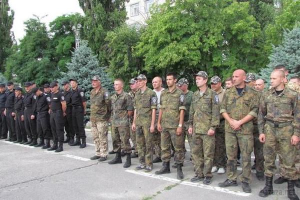 Міліцейський батальйон «Херсон» повернувся із зони АТО практично без зброї. Бійці добровольчого міліцейського батальйону «Херсон», які після битви з російськими окупантами вийшли з оточення під Іловайськом, залишилися майже без особистої зброї. Про це в ексклюзивному коментарі повідомило джерело в правоохоронному відомстві.