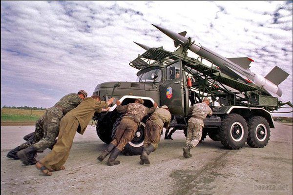 Міноборони отримає сотні нових зразків військової техніки, озброєння та засобів зв'язку. Міноборони планує отримати 145 зразків нової військової техніки до кінця року.