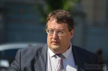 Геращенко: Російські війська не беруть участі в зіткненнях в зоні АТО під час перемир'я. Війська регулярної російської армії, які перебувають на Донбасі, з моменту підписання " мінських домовленостей " не беруть участі в зіткненнях з силами АТО.