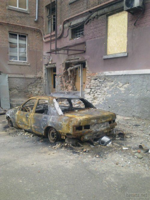 Луганськ зруйнований. Відео. 12.09.2014. Станом на ранок 12 вересня в Луганську спокійно. Ніч пройшла тихо. У місті зберігаються проблеми зі зв'язком, електроенергією, водою і продуктами. 