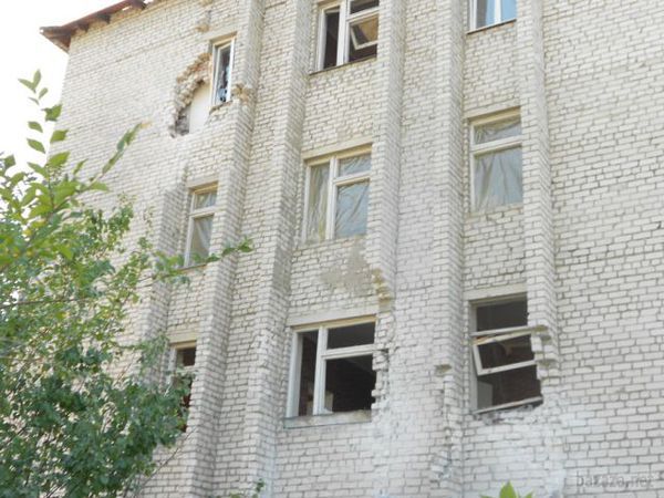 Луганськ зруйнований. Відео. 12.09.2014. Станом на ранок 12 вересня в Луганську спокійно. Ніч пройшла тихо. У місті зберігаються проблеми зі зв'язком, електроенергією, водою і продуктами. 
