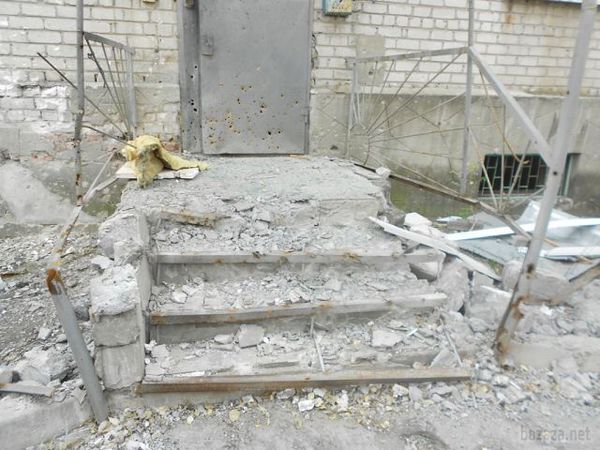 Луганськ зруйнований. Відео. 12.09.2014. Станом на ранок 12 вересня в Луганську спокійно. Ніч пройшла тихо. У місті зберігаються проблеми зі зв'язком, електроенергією, водою і продуктами. 